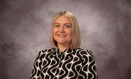 kelly smith headshot