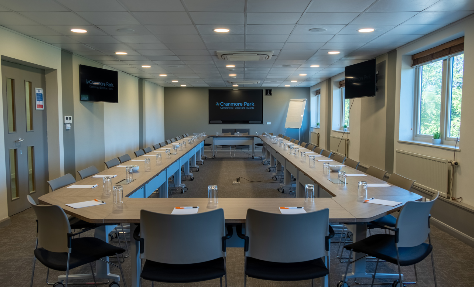 cranmore park meeting room with tables and chairs